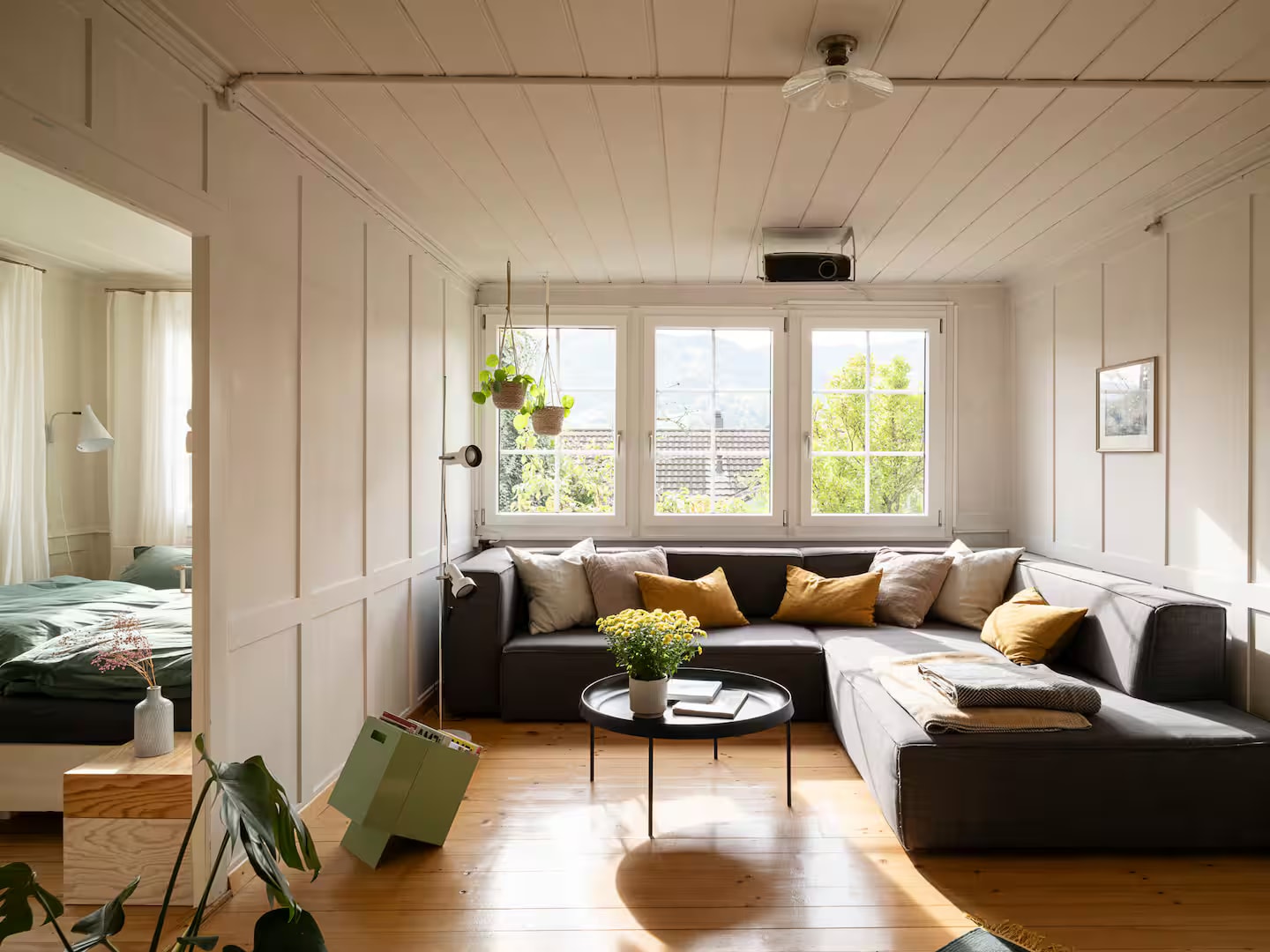 A creative hideaway in a 200-year-old schoolhouse – Featured stay accommodation